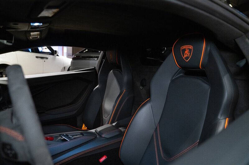 2024 Lamborghini Revuelto