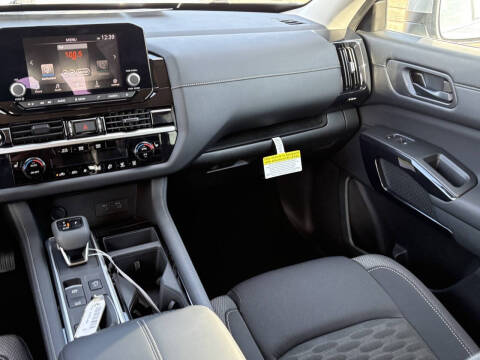 2025 Nissan Pathfinder SV