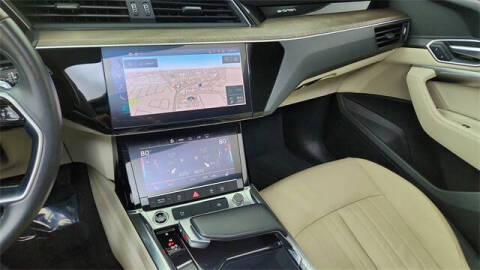 2022 Audi e-tron quattro Premium