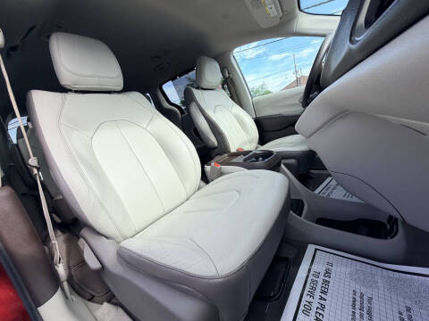 2017 Chrysler Pacifica Touring-L