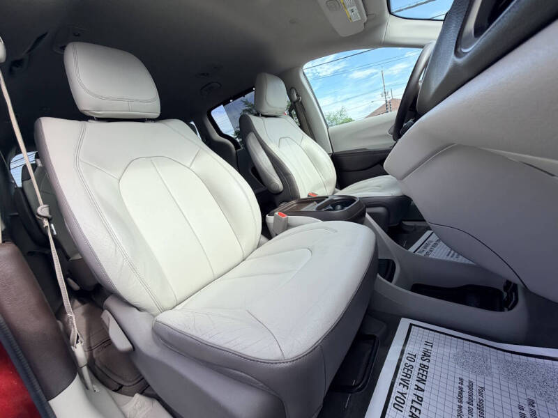 2017 Chrysler Pacifica Touring-L