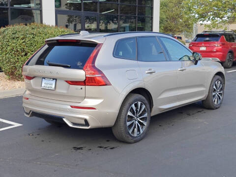 2025 Volvo XC60 B5 Plus Dark Theme