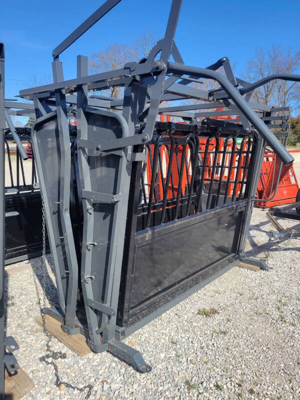 2025 Ponderosa Squeeze Chute Manual