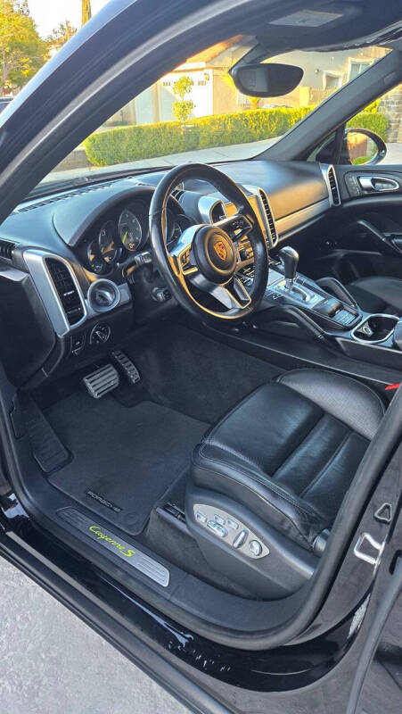 2017 Porsche Cayenne S E-Hybrid Platinum Edition