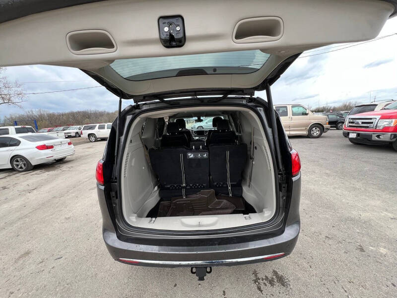 2017 Chrysler Pacifica Touring-L Plus