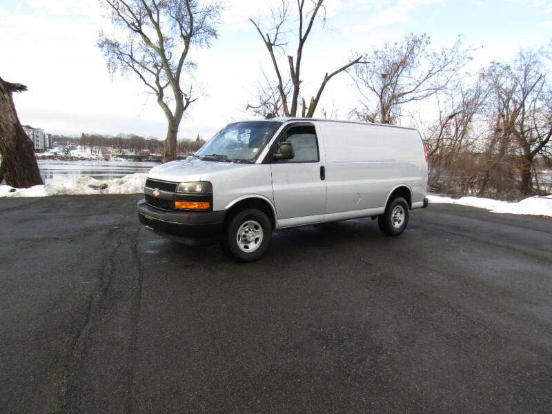2022 Chevrolet Express 2500