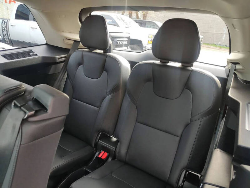 2022 Volvo XC90 T5 Momentum