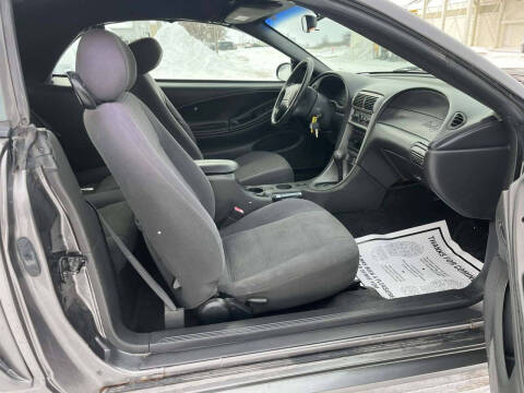 2003 Ford Mustang Deluxe