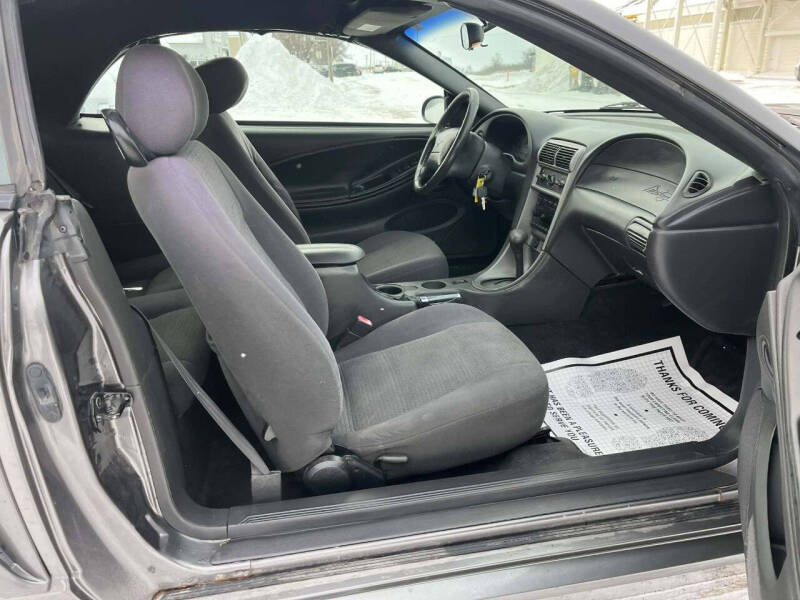 2003 Ford Mustang Deluxe