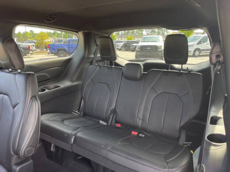 2027 Chrysler Pacifica LX