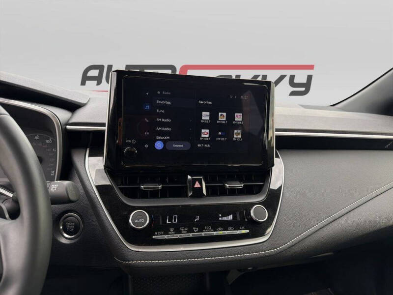 2025 Toyota Corolla Hatchback SE