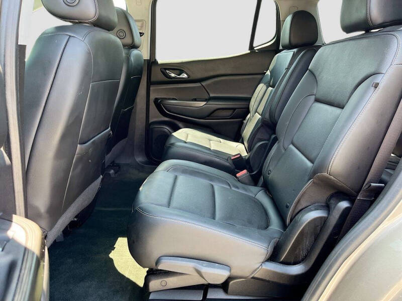 2022 GMC Acadia SLT
