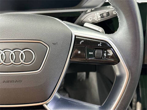 2022 Audi e-tron quattro Premium Plus