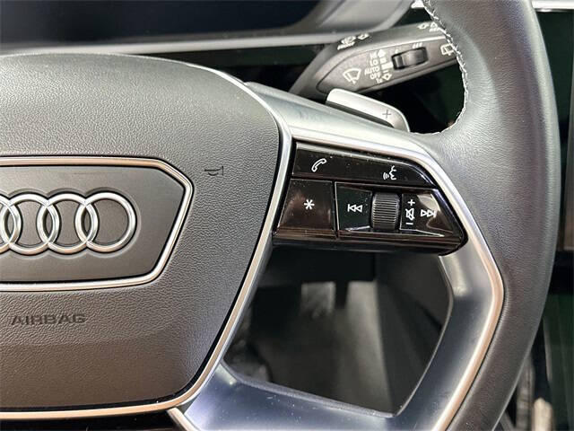 2022 Audi e-tron quattro Premium Plus