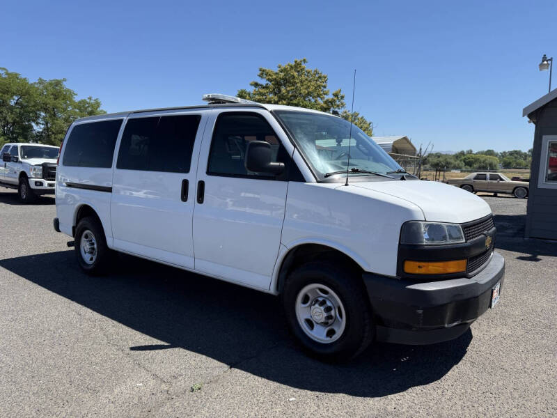2019 Chevrolet Express Passenger LS's photo