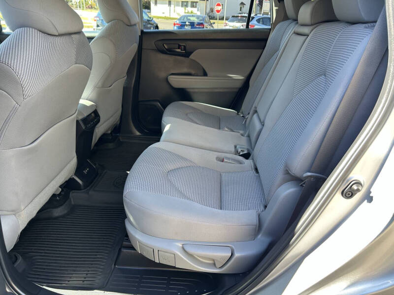 2022 Toyota Highlander LE