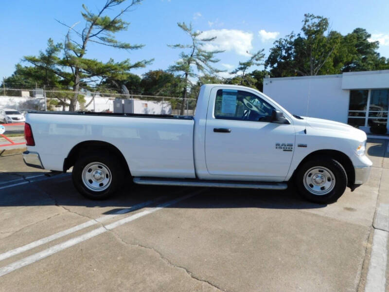 2023 RAM Ram 1500 Classic Tradesman photo 2