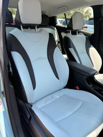 2019 Toyota Prius XLE