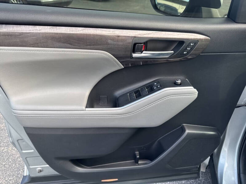 2021 Toyota Highlander Hybrid Platinum