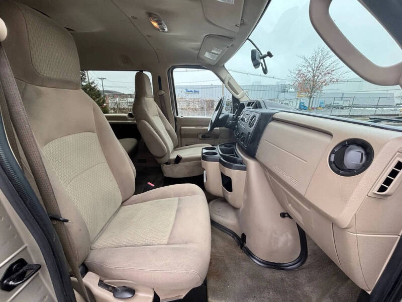 2013 Ford E-Series E-350 SD XLT