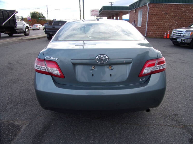 2010 Toyota Camry LE photo 5