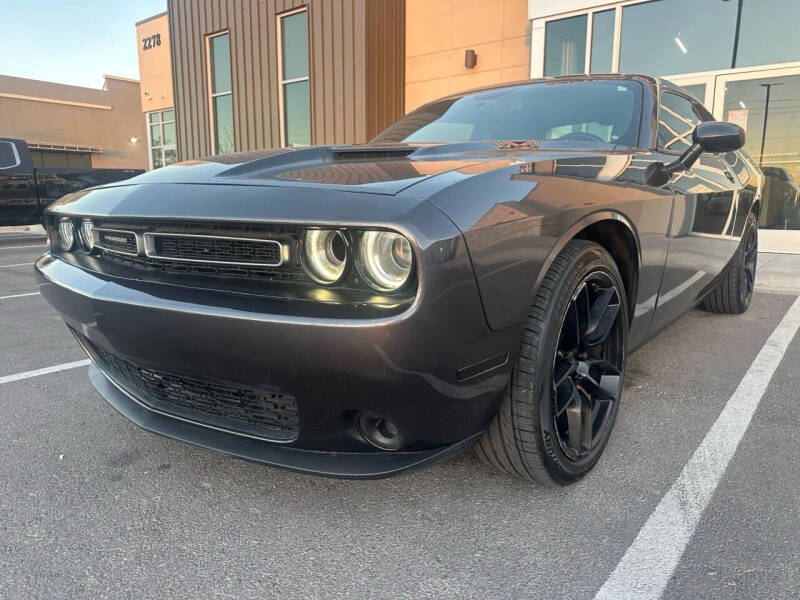2019 Dodge Challenger SXT's photo