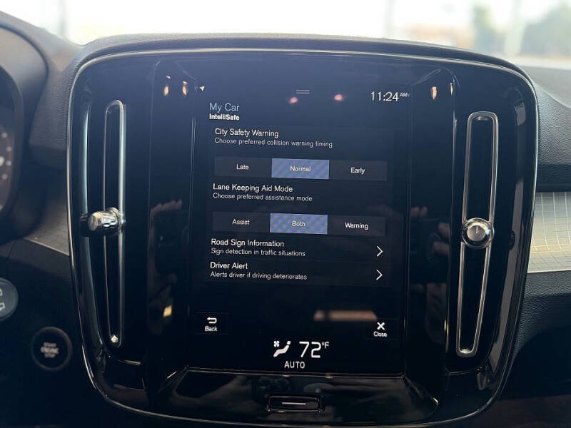 2021 Volvo XC40 T4 Momentum