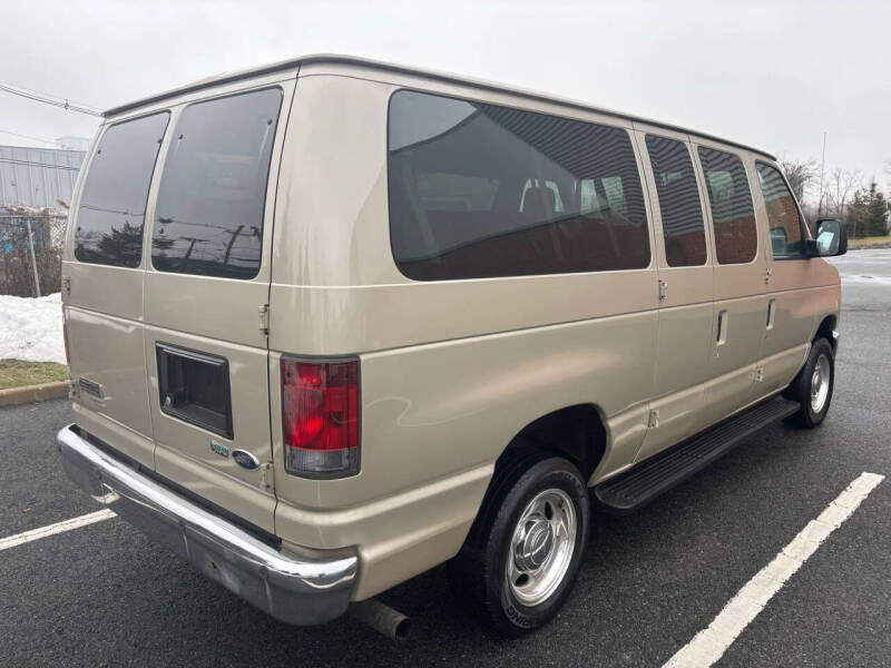 2013 Ford E-Series E-350 SD XLT