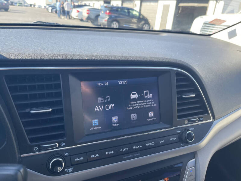 2017 Hyundai Elantra SE