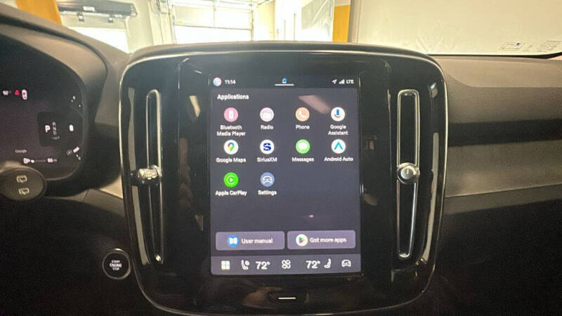 2023 Volvo XC40 B5 Plus Bright Theme