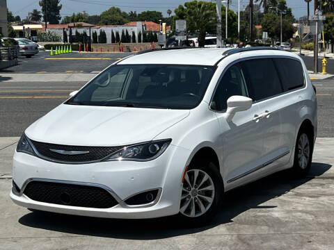 2018 Chrysler Pacifica for sale at Fastrack Auto Inc in Rosemead CA