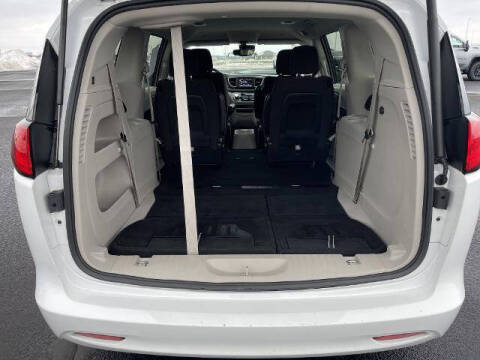 2024 Chrysler Voyager LX