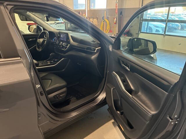 2023 Toyota Highlander Hybrid XLE