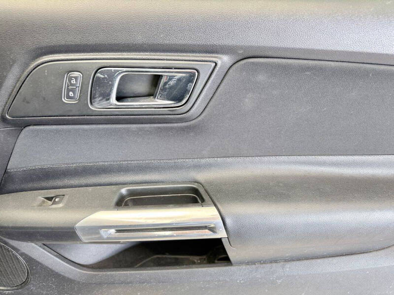 2017 Ford Mustang V6