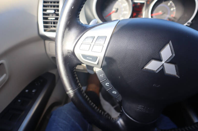 2008 Mitsubishi Outlander SE