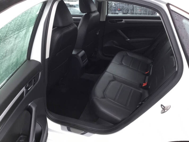 2017 Volkswagen Passat 1.8T R-Line