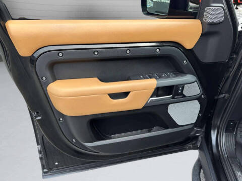 2023 Land Rover Defender 130 X-Dynamic SE