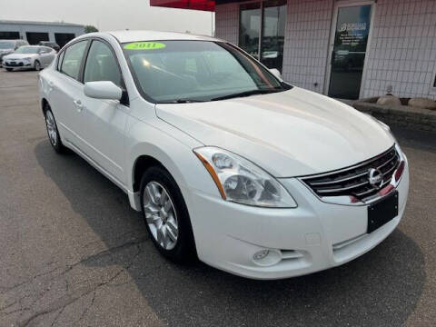 2011 Nissan Altima for sale at Everyone's Financed At Borgman - BORGMAN OF HOLLAND LLC in Holland MI