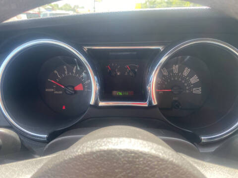 2005 Ford Mustang V6 Deluxe