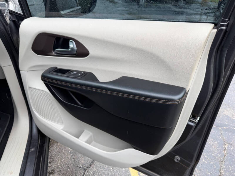 2017 Chrysler Pacifica Touring