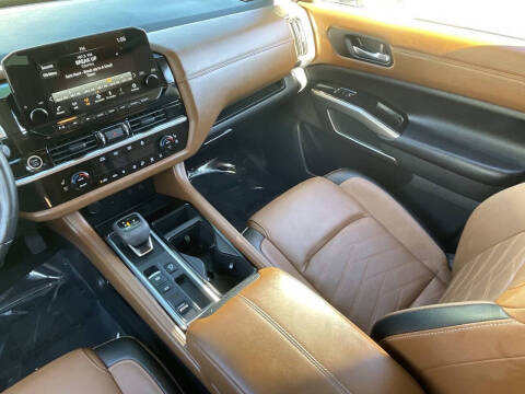 2023 Nissan Pathfinder Platinum