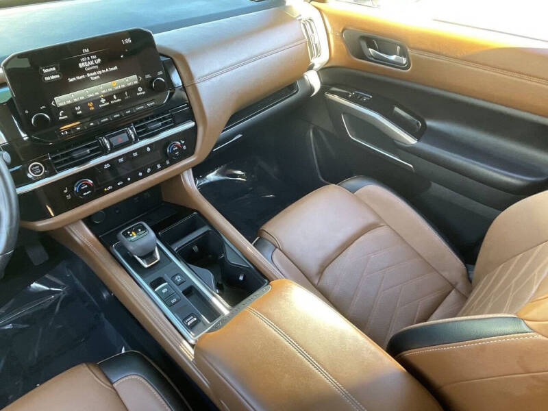 2023 Nissan Pathfinder Platinum