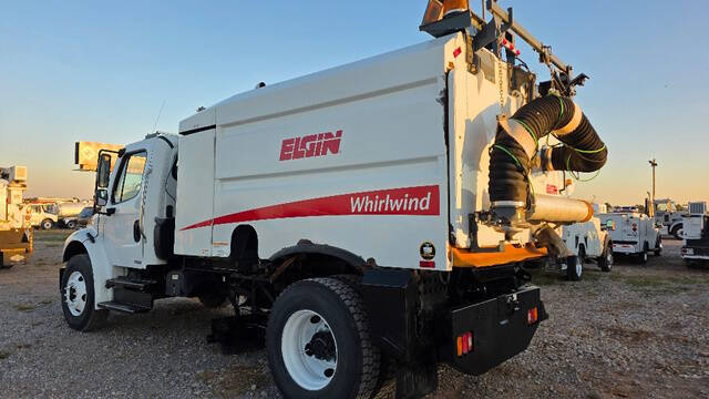 2011 Freightliner M2 106