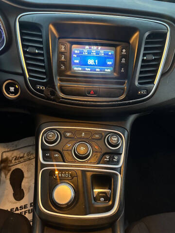 2016 Chrysler 200 LX