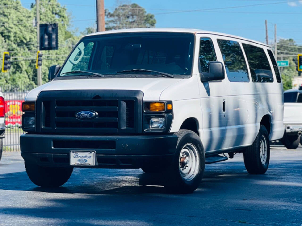 White 2009 Ford E-Series E-350 SD XLT E-350 SD XLT 3dr Extended Passenger Van 1