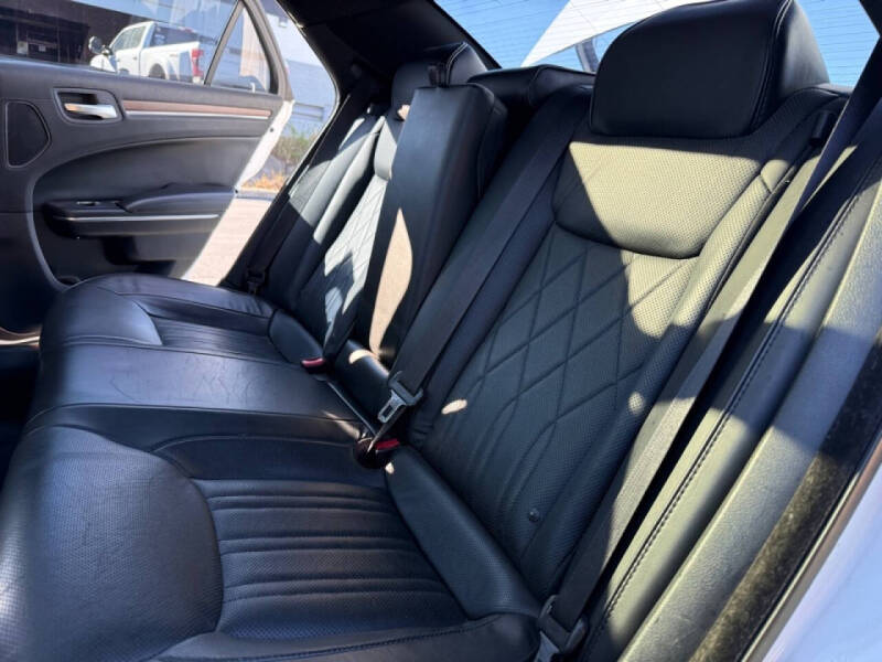 2017 Chrysler 300 C Platinum