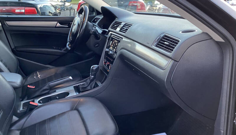 2015 Volkswagen Passat 1.8T SE