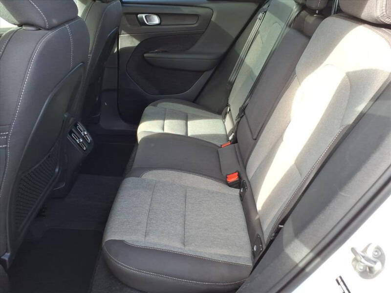 2025 Volvo XC40 B5 Core Bright Theme