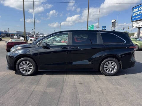 2022 Toyota Sienna LE 8-Passenger
