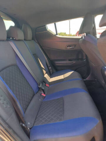 2022 Toyota C-HR XLE